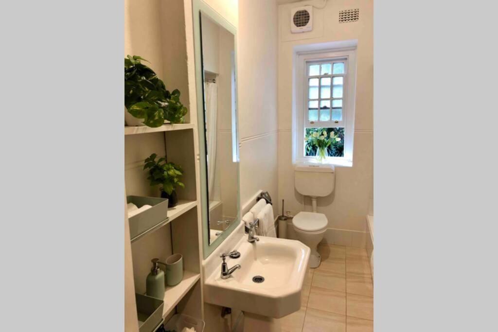 East Melbourne City Studio - Amazing Location & Sunny Charm Apartment Bagian luar foto