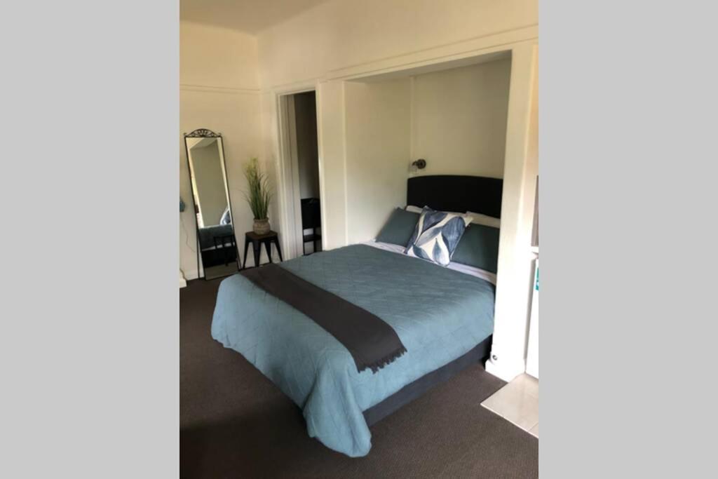East Melbourne City Studio - Amazing Location & Sunny Charm Apartment Bagian luar foto