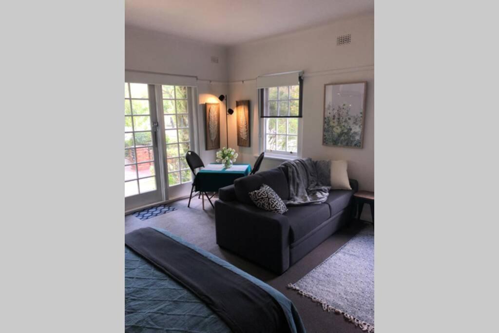 East Melbourne City Studio - Amazing Location & Sunny Charm Apartment Bagian luar foto
