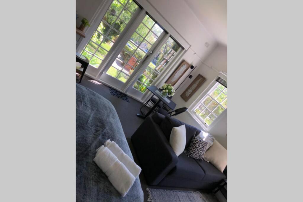 East Melbourne City Studio - Amazing Location & Sunny Charm Apartment Bagian luar foto