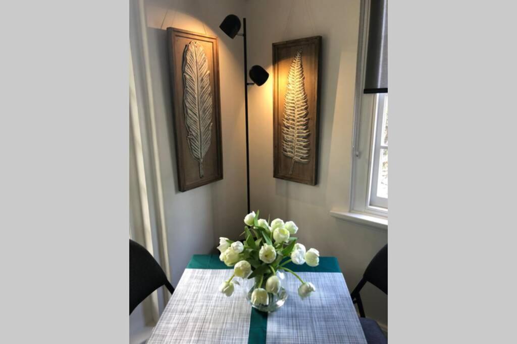 East Melbourne City Studio - Amazing Location & Sunny Charm Apartment Bagian luar foto
