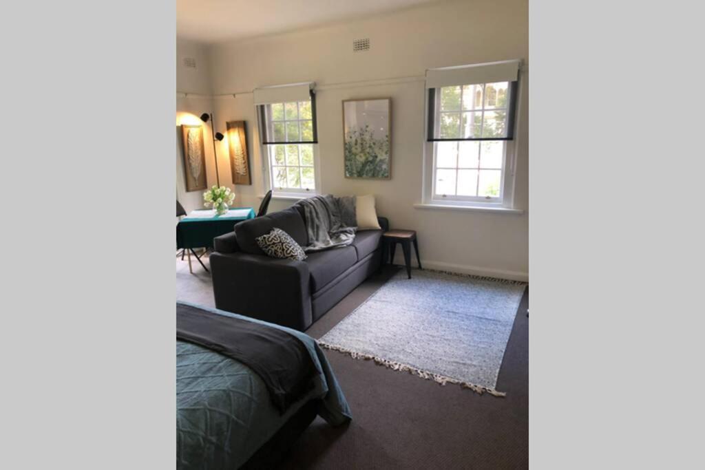 East Melbourne City Studio - Amazing Location & Sunny Charm Apartment Bagian luar foto