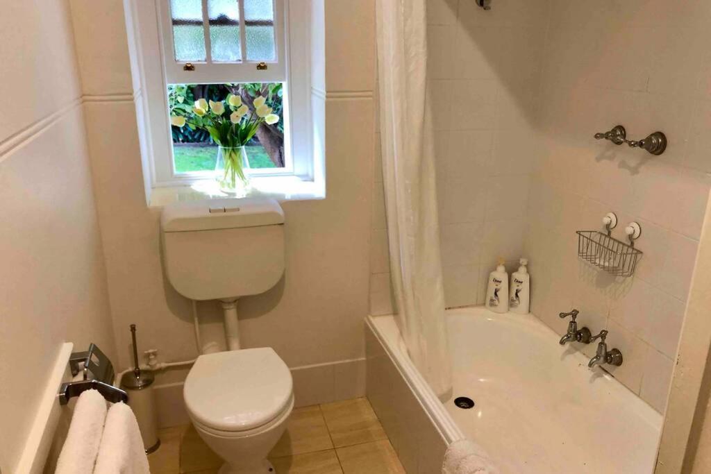 East Melbourne City Studio - Amazing Location & Sunny Charm Apartment Bagian luar foto