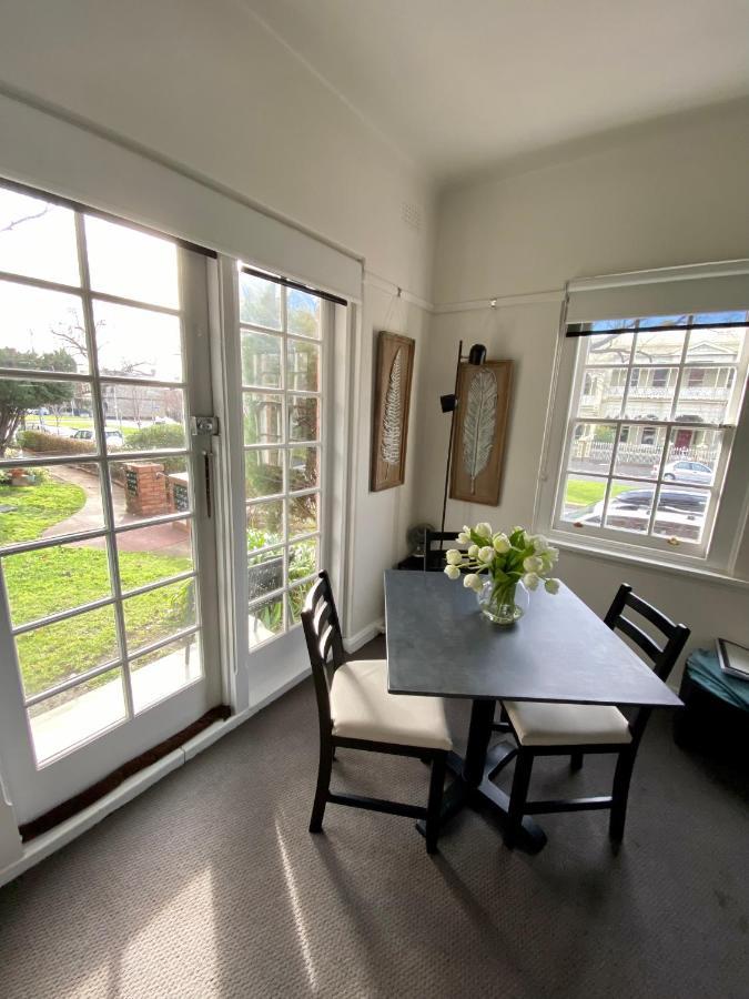 East Melbourne City Studio - Amazing Location & Sunny Charm Apartment Bagian luar foto