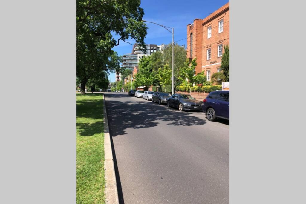 East Melbourne City Studio - Amazing Location & Sunny Charm Apartment Bagian luar foto